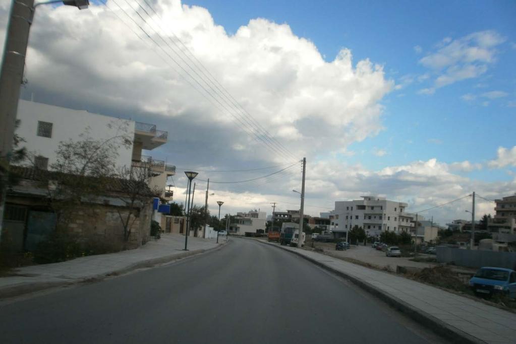 Εικόνα 109 Μεγάλα πεζοδρόμια με ράμπες και φωτιστικά.