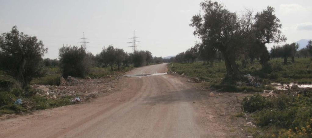 Εικόνα 32 Στα σημεία που δεν έχει στρωθεί άσφαλτος οι δρόμοι γεμίζουν με λάσπη.