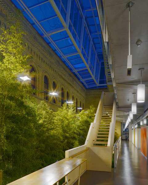 Architectural Record / Business Week Award και το 2008 Governor General s Medal in Architecture created by the Royal