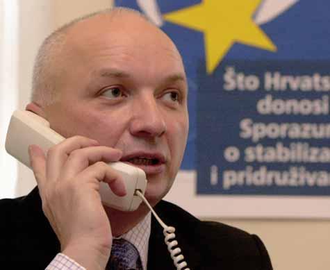 - Mislim da novi zakon u principu ne rjeπava probleme dotoka sponzorskog novca.