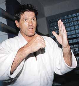 Stari, tradicionalni karate koji se vjeæbao nije imao publiku, bio je neatraktivan za televizijske prijenose i sve je manje novca bilo investirano sa strane.