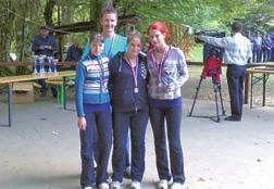 Preteči mora po stopnišču v tretje nadstropje (12 m). S seboj mora nesti 20 kg zvite cevi. Ko pride do vrha, odloži cev in po vrvi potegne 30 kg težko utež (12 m visoko).