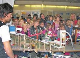 Iz Preske se je na festival odpravilo osemnajst učencev od 2. do 5. razreda, ki obiskujejo naravoslovni krožek, in šest učencev izbirnega predmeta Astronomija pod mentorstvom Tatjane Gulič.
