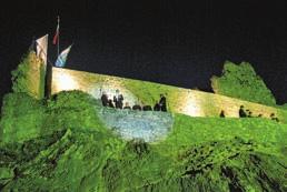Ogled cerkve je vodil Franci Lazarini, župnik Tomaž Nagode pa je zaigral na orgle. Dogajanje se je nato preselilo na dvorišče kmetije Jeraj, kjer je potekal semanji dan v Smledniku.