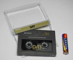 Digital Audio Tape (DAT) Μοιάζει με την κασέτα του video Μεγάλη χωρητικότητα με πολύ