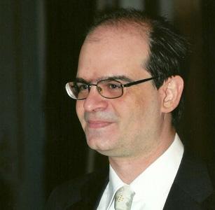 Από το 1994 έως το 1997 είχε τη θέση του Καλλιτεχνικού Διευθυντή της Εθνικής Λυρικής Σκηνής Κατά την περίοδο 1997-1999 ανέλαβε την Καλλιτεχνική Διεύθυνση των Μουσικών Συνόλων της ΕΡΤ.