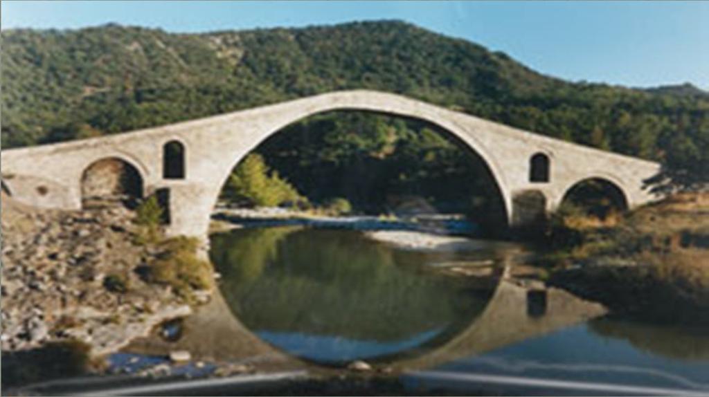 Το Γεφύρι του Αζίζ Αγά Τρίτοξο πέτρινο γεφύρι που βρίσκεται στο χωριό Τρίκωμο των
