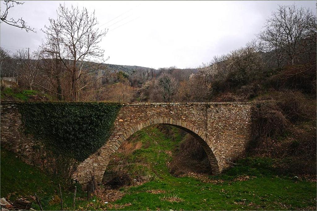 Το Γεφύρι της Ανατολής Πρόκειται για ένα πέτρινο γεφύρι κατασκευασμένο κοντά στον οικισμό της Ανατολής στην επαρχία της Αγιάς.