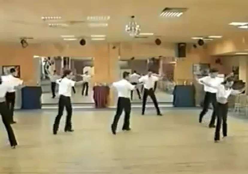 Ενώ άλλοτε ο χορός, πέρα από τα
