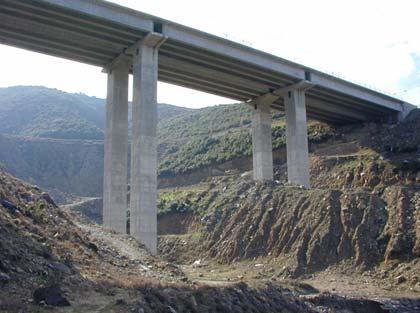 είτε αγνοούν το πρόβλημα τελείως (Japanese Design Specifications of Highway Bridges, 2000).