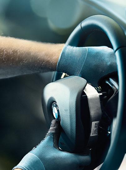 Ως οδηγός μιας BMW, έχετε στη διάθεσή σας τεχνολογίες που σας υποστηρίζουν σε κάθε περίπτωση, ώστε να αισθάνεστε ασφαλής, όποιες κι αν είναι οι συνθήκες του δρόμου.