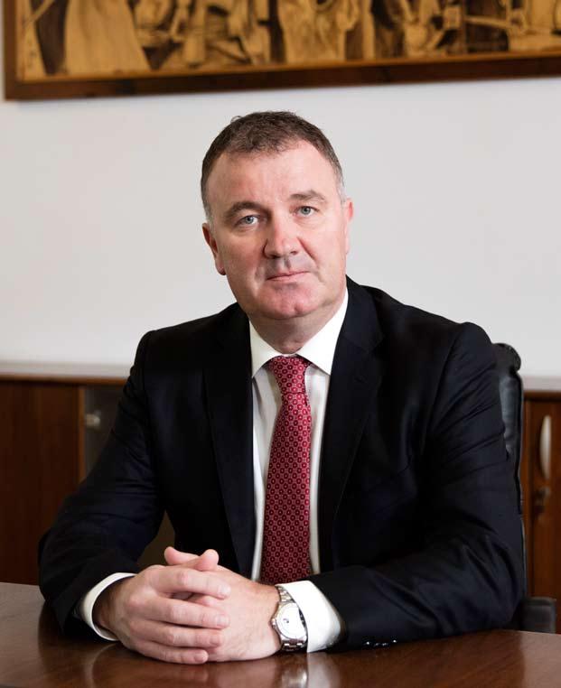 Uvodna beseda predsednika Uprave V poslovnem letu 2015 smo zaostali za načrtom na področju prodaje in tudi za napovedmi čistega poslovnega izida.