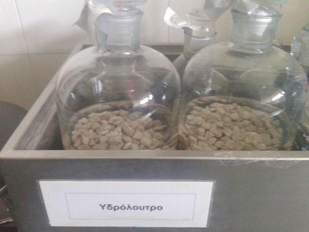 3. Αλλαγές και εισηγήσεις Εικόνα 3-1 Δοκιμή υδατοαπορροφητικότητας Η δοκιμή Υδατοαπορροφητικότητας αναφέρεται, επίσης, στις προδιαγραφές του Γαλλικού προτύπου NF 15-545 (AFNOR, 2011) για υλικά