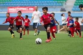 Η συμμετοχή σε αθλητικές δραστηριότητες είναι γενικά θετική εμπειρία για τον έφηβο και πρέπει να ενθαρρύνεται προς αυτή την κατεύθυνση.