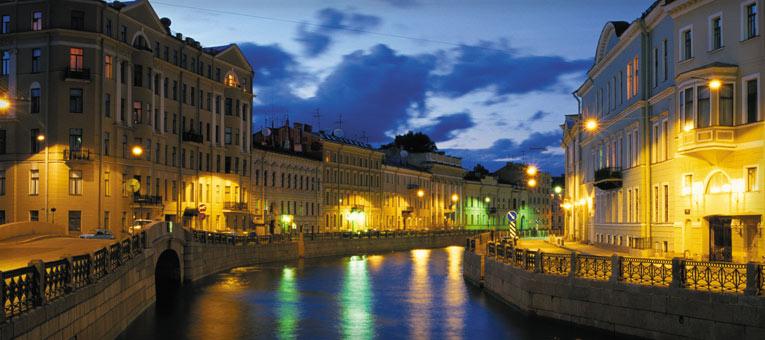 2η ΗΜΕΡΑ: ΑΓΙΑ ΠΕΤΡΟΥΠΟΛΗ (Ξενάγηση πόλης, Κρουαζιέρα στον ποταμό Νέβα) Η Αγία Πετρούπολη είναι ένα κλασικό παράδειγμα "τεχνητής" πρωτεύουσας, που δημιουργήθηκε από τον τσάρο Μεγάλο Πέτρο το 1703.