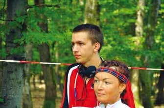 ARG Dominik Sopić, M19 (CRO), i Marina Pankratova, W35 (RUS), odlaze na start (izvor: www.ardf2011.com) Branimir je u slobodno vrijeme pratio sva događanja (izvor: www.ardf2011.com) neko pogodno mjesto pod visokim krošnjama bukvi za privremeni smještaj do odlaska na start.
