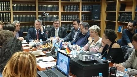 Το θέμα της συνάντησής τους ήταν η προετοιμασία της 7 ης Ετήσιας Συνδιάσκεψης της Ελληνογερμανικής Συνέλευσης, η οποία θα διεξαχθεί στο διάστημα 9 έως 11 Νοεμβρίου 2017 στο Σιντελφίνγκεν της