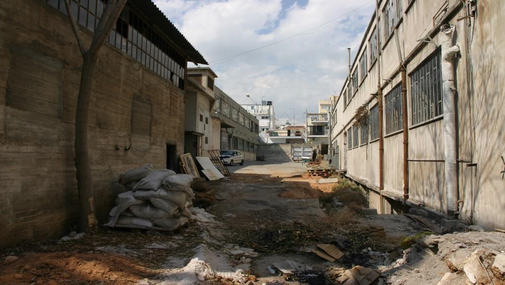 Ένας ακόμα χώρος υπάρχει στο κομμάτι ανάμεσα στην Βαλαωρίτου και το κτίριο Ε το οποίο είναι 22