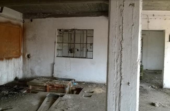 που οδηγούν από το ισόγειο στον Β όροφο.