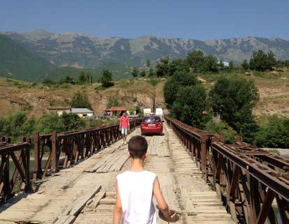 Turet turistike më të zakonshme janë ato tre ditore, që zakonisht zhvillohen në fundjave. Një tur i tillë drejt Lurës zakonisht fillon me qytetin e Peshkopisë.