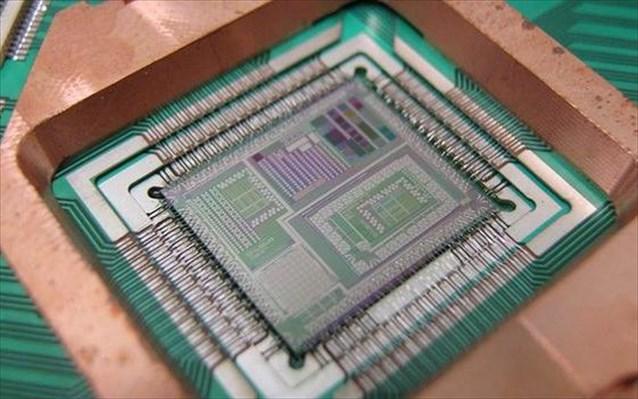 Κβαντικός Υπολογιστής Ονομάζεται οποιαδήποτε υπολογιστική συσκευή που κάνει χρήση χαρακτηριστικών