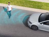 03 Το σύστημα ACC (Adaptive Cruise Control) προσαρμόζει συνέχεια την ταχύτητα²) σε σχέση με το προπορευόμενο όχημα, διατηρώντας σταθερή την προκαθορισμένη από τον