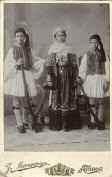 30-40 1594 ΜΗΤΣΟΠΟΥΛΟΣ, ΑΘΗΝΑΙ Παιδάκια, τσολιαδάκια μαζί με κοπέλα με παραδοσιακή φορεσιά.