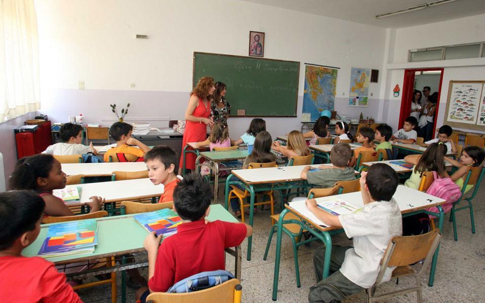 Η εκπαίδευση στην Ελλάδα παρέχεται δωρεάν σε δημόσια σχολεία.