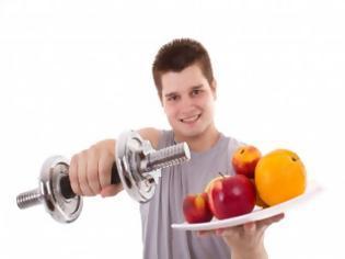 Αθλητισμός και Διατροφή Από τους αρχαιότατους χρόνους η διατροφή συνδυαζόµενη µε τη σωστή άσκηση, αναφέρεται ως ένας από τους πλέον καθοριστικούς παράγοντες επιτυχίας των αθλητών στους διάφορους