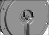 Σπρώξτε την περιστρεφόμενη τσιμούχα ολίσθησης με τη φούσκα και το ελατήριο προσεκτικά πάνω από το άκρο του άξονα του μοτέρ με βοήθημα συναρμολόγησης (αξεσουάρ) έως το