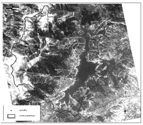 3 kwh) Υπερχειλιστής παροχετευτικότητας 460 m 3 /s Ταµιευτήρας µε µικτή χωρητικότητα 362 hm 3 και µέγιστη έκταση 25 km 2.