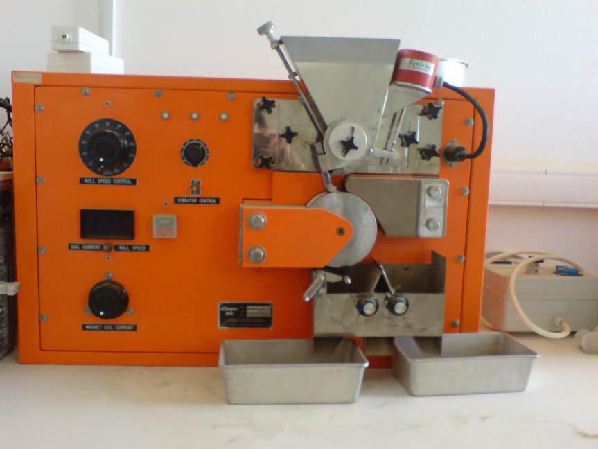 ΕΝΤΑΣΗ ΜΑΓΝΗΤΙΚΟΥ ΠΕΔΙΟΥ (GAUSS) Σχήμα 2.5: Ξηρός μαγνητικός διαχωριστής υψηλής έντασης (High Intensity Induced Roll Magnetic Separator MIH της Carpco) του εργαστήριου Εμπλουτισμού Μεταλλευμάτων.