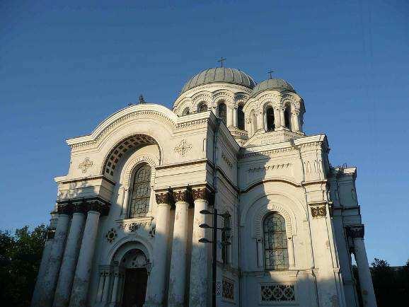 όπως αναγράφονται στο πρόγραµµα Είσοδοι στο Κάστρο Βιτάουτας και το µουσείο Είσοδος στα ανάκτορα του Ρούνταλε Είσοδος στο µεσαιωνικό κάστρο Τουράιντα στην Σίγκουλντα Είσοδος στο µουσείο µε τα
