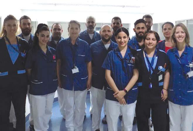 ANΘΡΩΠΟΙ ΣΤΟ ΚΕΝΤΡΟ Noσηλευτές Τμήματος Εσωτερικών Ασθενών Η Νοσηλευτική δεν είναι ένα τυχαίο επάγγελμα.