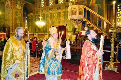 Ἐπίσης τὴν Παρασκευὴ 10 Μαρτίου χοροστάτησε στὸν Ναό μας στὴν β ἀκολουθία τῆς Β Στάσεως τῶν Χαιρετισμῶν πρὸς τὴν Ὑπεραγία Θεοτόκο ὁ εὑρισκόμενος στὴν Ἀθήνα ἐπ εὐκαιρίᾳ τῆς συγκλήσεως τῆς Ἱεραρχίας