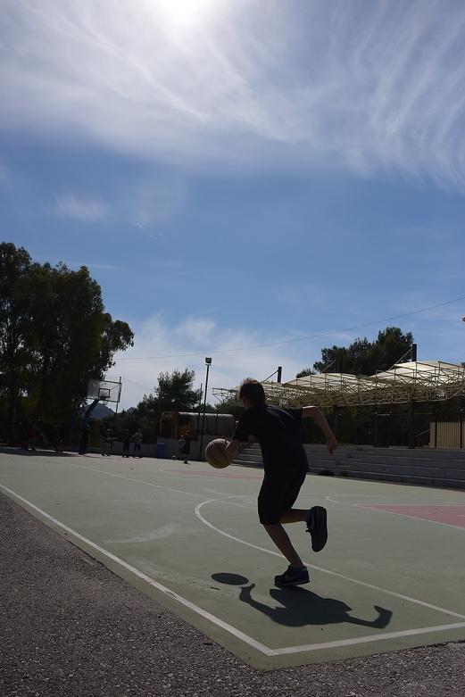 Συμμετοχή στις σχολικές ομάδες Τα απογεύματα της Τρίτης, γυμναστές και γυμνάστριες του Σχολείου προπονούν την ομάδα
