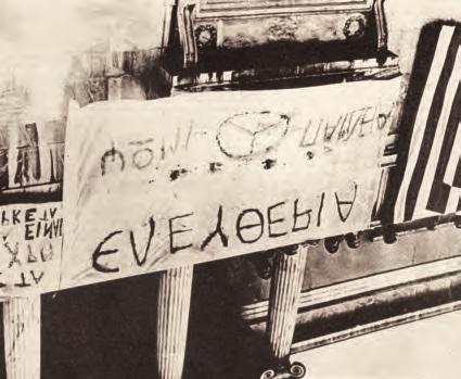 5 8 Ταξίδι στον κόσμο της γλώσσας Η Χαρά ζήτησε να διαβάσει το ημερολόγιο που κρατούσε η μαμά της, όταν ήταν παιδί.