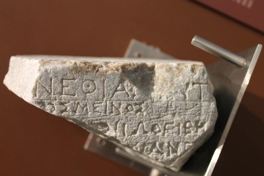 Σώζεται μόνο το όνομα του ενός: Στρατωνίδης, υιός του Νικήτου από την Χαλκίδα.