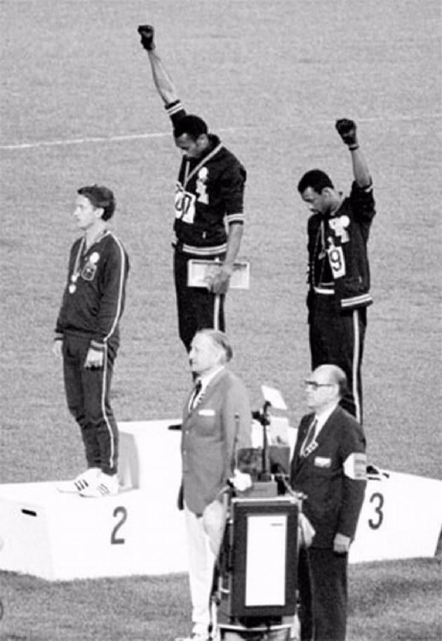Η κίνηση των δύο αθλητών συμβόλιζε όλο το κίνημα της Μαύρης Δύναμης: από τους Μαύρους Πάνθηρες έως τον Μάρτιν Λούθερ Κινγκ, φόρος τιμής σε όσους αγωνίστηκαν στο κίνημα για τα δικαιώματα,