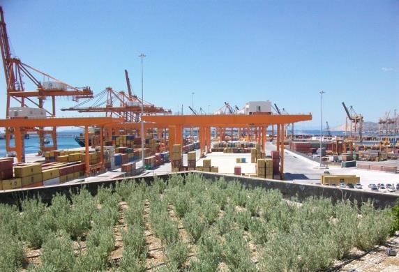 Εικόνα: Η πράσινη ταράτσα του νέου κτιρίου γραφείων στο Νέο Σταθμό Εμπορευματοκιβωτίων (Ν. ΣΕΜΠΟ) ΟΛΠ ΑΕ.