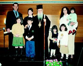 2003, στὴν μεγάλη αἴθουσα τελετῶν τοῦ ξενοδοχείου τῶν Αθηνῶν Νοβοτὲλ στὴν πλατεῖα Βάθης, πραγματοποιήθηκε μὲ μεγάλη ἐπιτυχία ἡ ἐτήσια ἑόρτια Συνεστίασις γιὰ τοὺς φίλους, ὑποστηρικτὰς καὶ