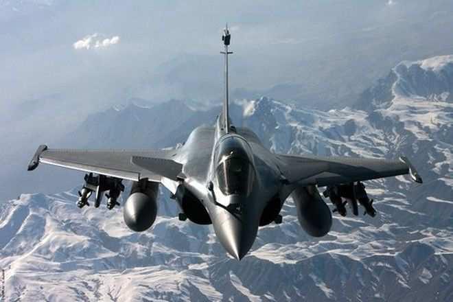 7. Dassault Rafale Πρόκειται για Γαλλικό µαχητικό αεροσκάφος 4ης γενιάς και σχεδιάστηκε και κατασκευάζεται από την Dassault Aviation.