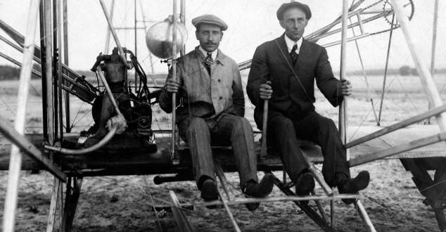 Όρβιλ και Γουιλπαρ Ράϊτ Στις 17 εκεµβρίου 1903, ο Όρβιλ Ραϊτ, απέδειξε ότι ο άνθρωπος µπορεί να πετάξει.