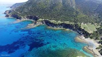 ΑΚΑΜΑΣ Ο Ακάμας ή Αρναούτης ή Αγίου Επιφανίου είναι ακρωτήριο της βορειοδυτικής άκρης της Κύπρου στη ομώνυμη χερσόνησο και το ομώνυμο δάσος στην Επαρχία Πάφου. Είναι το δυτικότερο ακρωτήριο της νήσου.