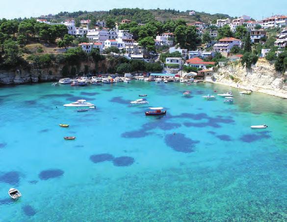 Επιστρέφουμε στη ΧΩΡΑ, για να επισκεφθούμε το Αρχαιολογικό Μουσείο και το Ιστορικό Λαογραφικό Μουσείο Φαλτάιτς και τον οικισμό Μαγαζιά που βρίσκεται κάτω από τη Χώρα, με την αμμουδερή παραλία.