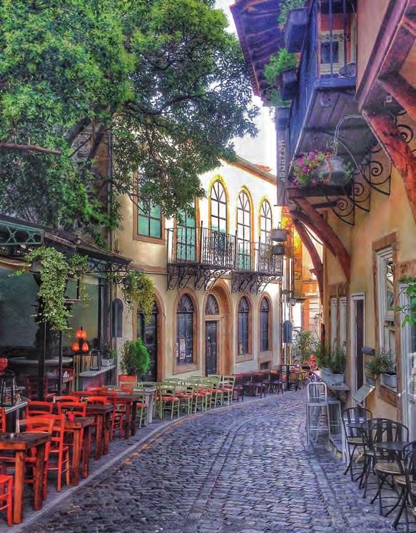 Αμέσως μετά από την ΕΓΝΑΤΙΑ ΟΔΟ παρακάμπτουμε τη συμπρωτεύουσα και συνεχίζουμε για να τακτοποιηθούμε το απόγευμα στο ξενοδοχείο μας στην ΚΟΜΟΤΗΝΗ. Δείπνο, διανυκτέρευση.