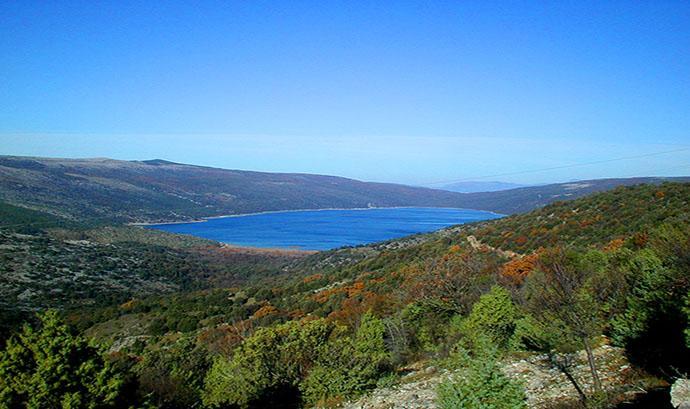 opskrbljuje cjelokupno cresko-lošinjsko područje putem dva glavna dobavna ogranka (sjeverni prema gradu Cresu i južni prema Malom Lošinju).