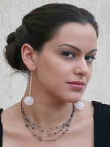Είναι επίσης καθηγητής στην Ακαδημία της Santa Cecilia στη Ρώμη, καθώς και στα καλοκαιρινά σεμινάρια της Aκαδημίας Chigiana στη Σιένα.