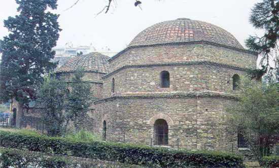 Μπέη Χαμάμ Το λουτρό (χαμάμ) του Μπέη, που βρίσκεται στη συμβολή των οδών Εγνατίας και Αριστοτέλους, χτίστηκε στα 1444 από το σουλτάνο Μουράτ Β.