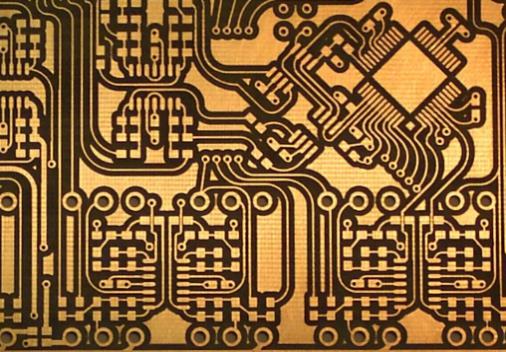 Σχήμα 5.2: Φωτογραφία της κάτοψης ενός pcb. Φυσικά υπάρχουν και πιο πολύπλοκες δομές από αυτή του σχήματος 5.1.